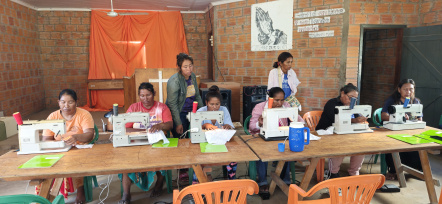 Curso de costura para mujeres de comunidades socias 2025