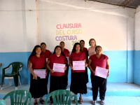 Mujeres de Campo Alegre culminan curso básico en costura