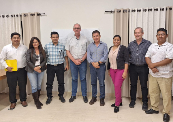 Dirección General de Educación Escolar Indígena (DGEEI) y dos referentes del Centro Integrado de Formación y Experiencias Agrarias (CIFEA) de la Región de Murcia, España.